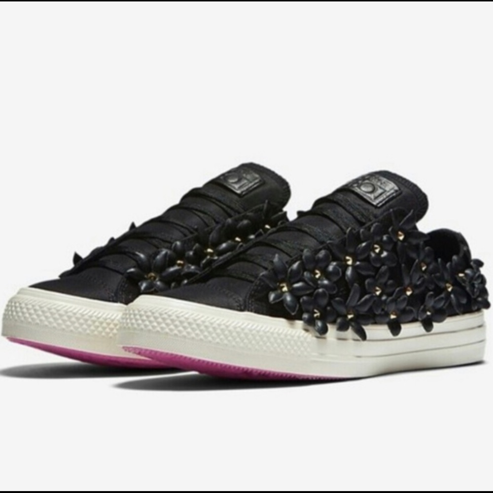 Converse x Pat Bo Low Top - Black Flowers - SZ 8